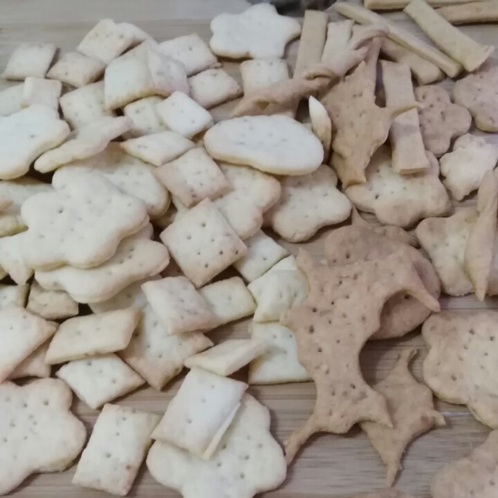 高钙奶盐苏打饼干