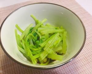 素食者：凉拌芹菜叶的做法 步骤9