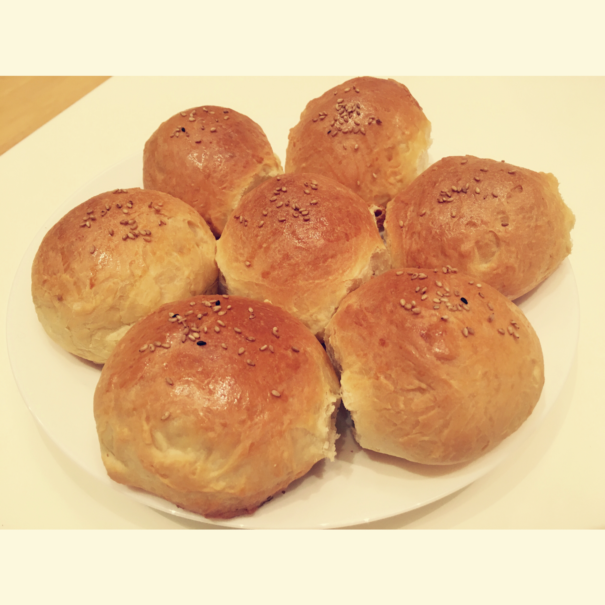 大人小孩都爱不释口的【蜂蜜牛奶小餐包】