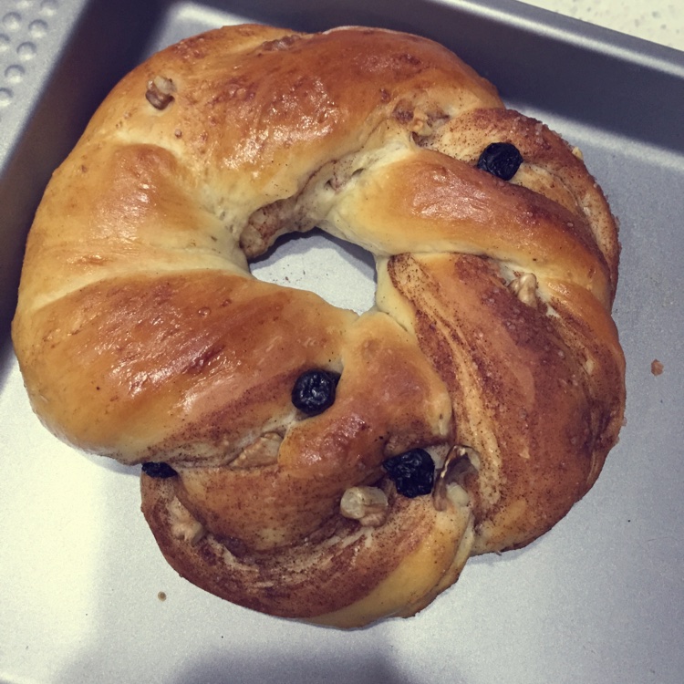 圣诞肉桂花环面包