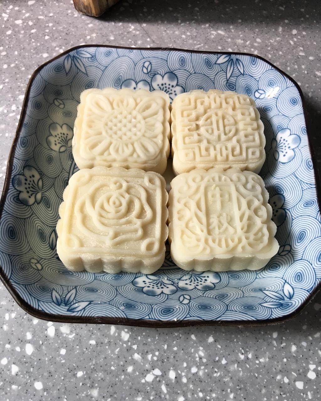 彩色冰皮月饼