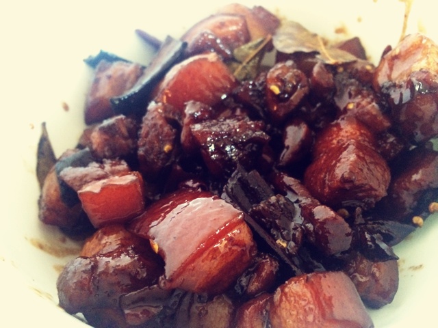 吃着碗里望着锅里的红烧肉