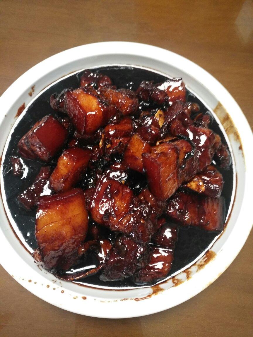 吃着碗里望着锅里的红烧肉