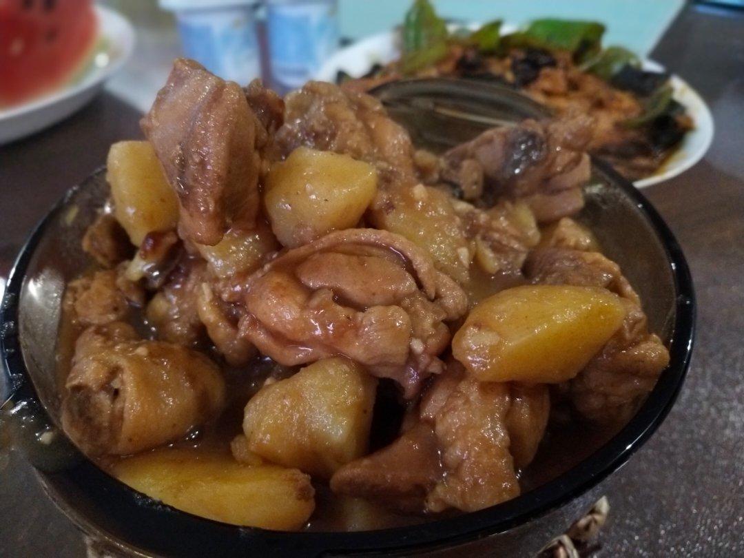 土豆焖鸡腿肉