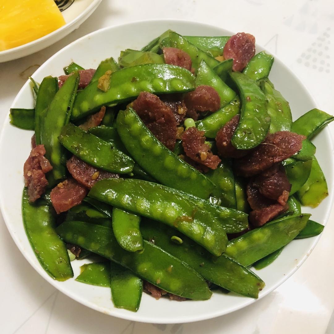 超脆爽的荷兰豆炒香肠