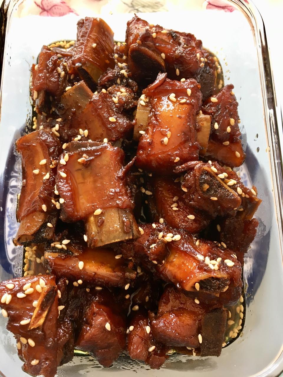 排骨三吃：豆豉排骨（蒸）、糖醋排骨（煎炒）、蒜香醉排骨（炸）