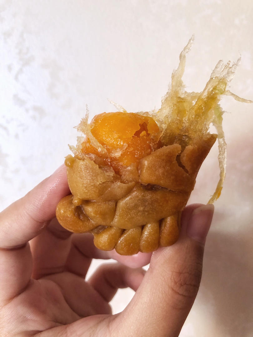 广式月饼—蛋黄冬翅月饼