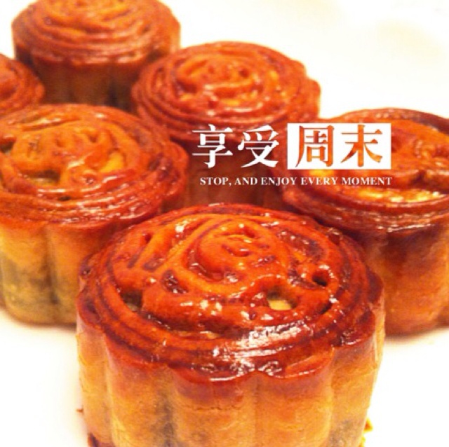 广式蛋黄莲蓉月饼