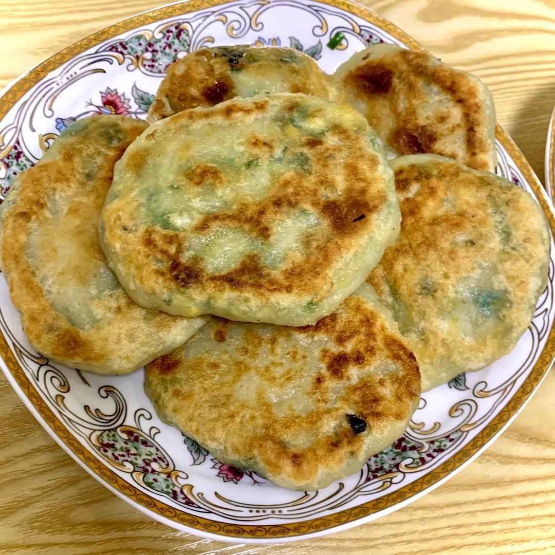 万能饼皮韭菜鸡蛋馅饼，满满的馅大大咬一口