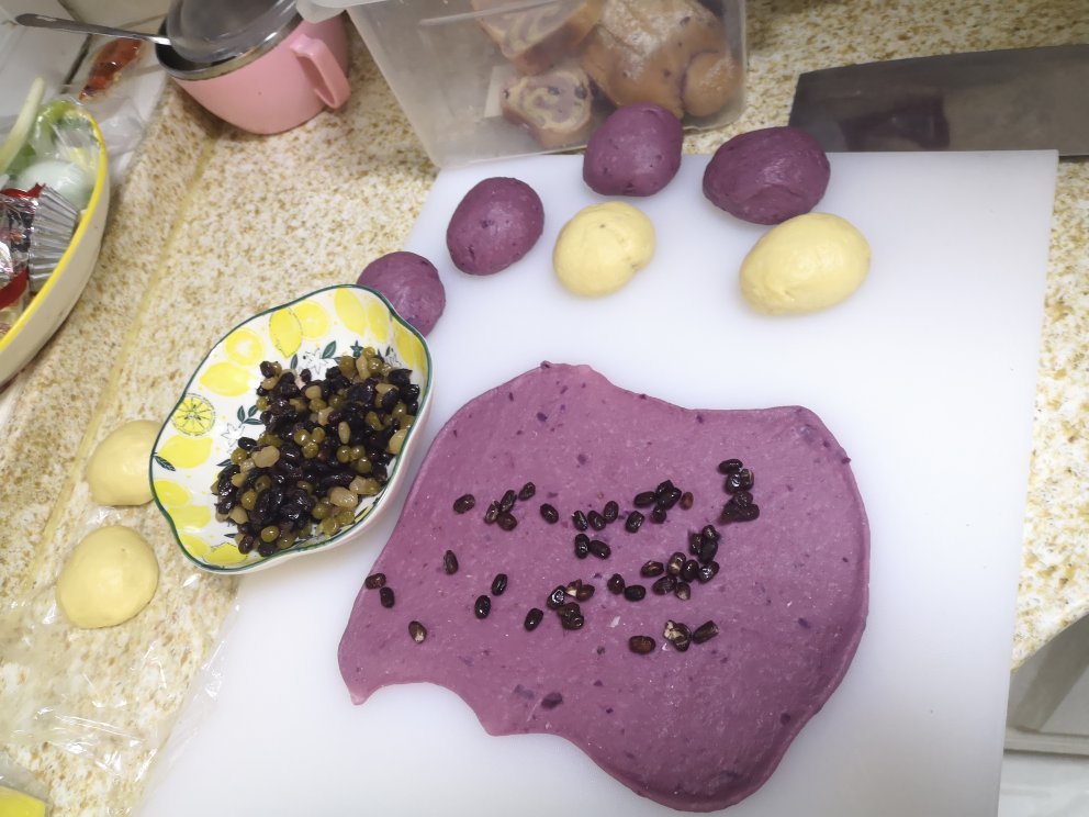 奶香紫薯软欧包