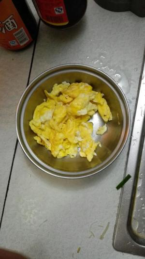 鸡蛋炒西葫芦的做法 步骤1