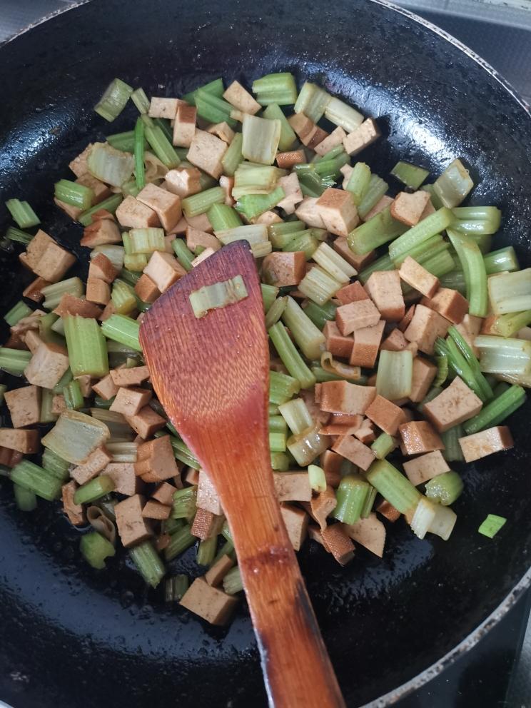 香干芹菜的做法