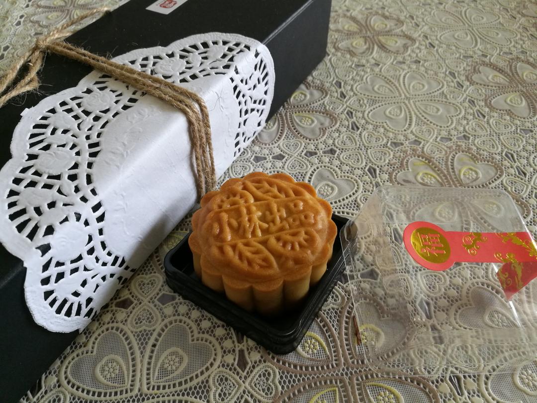 广式月饼—蛋黄莲蓉月饼