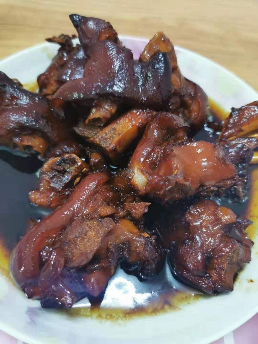 美味的家常菜：红烧猪蹄