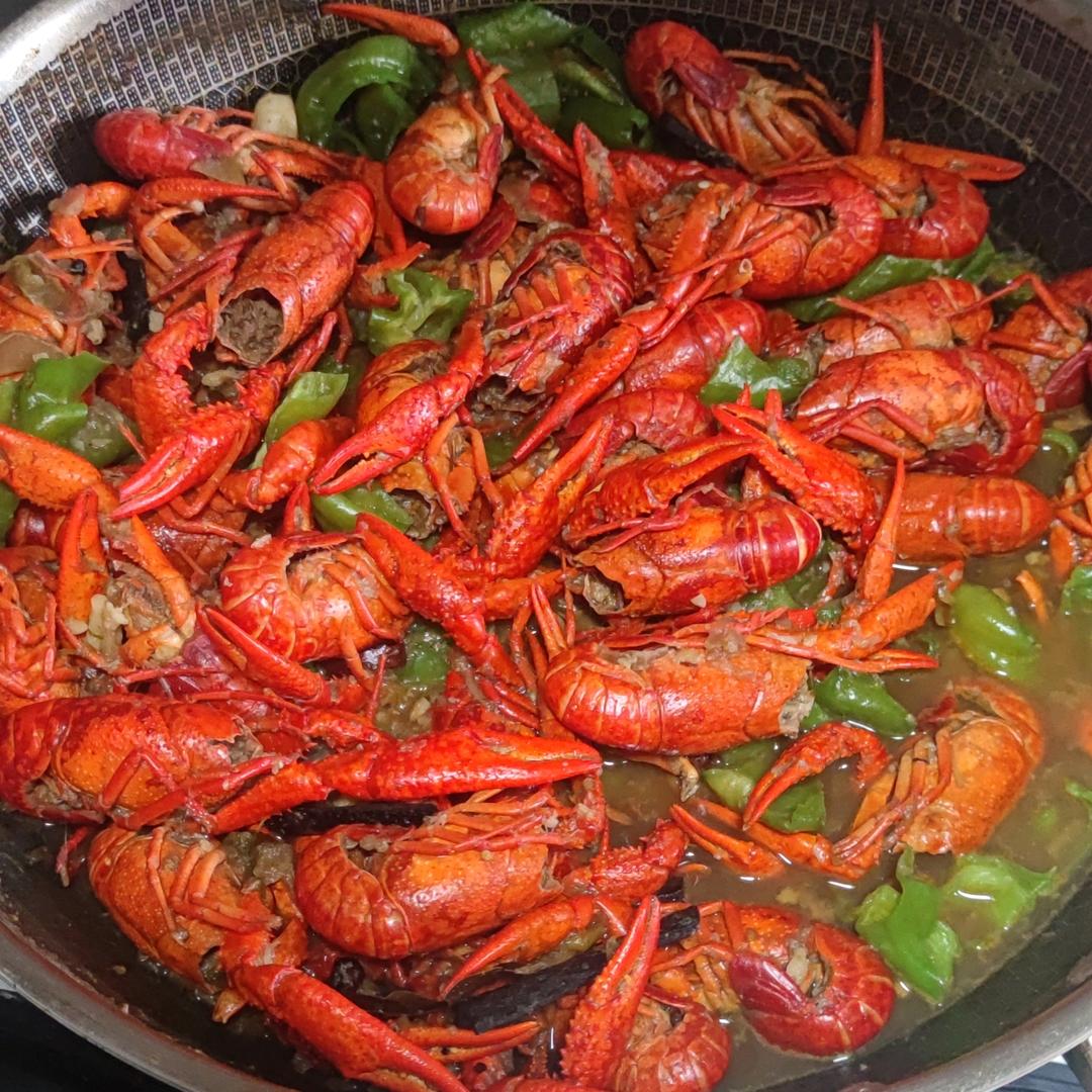不放火锅底料的麻辣十三香小龙虾（附洗虾去虾线剥虾视频）