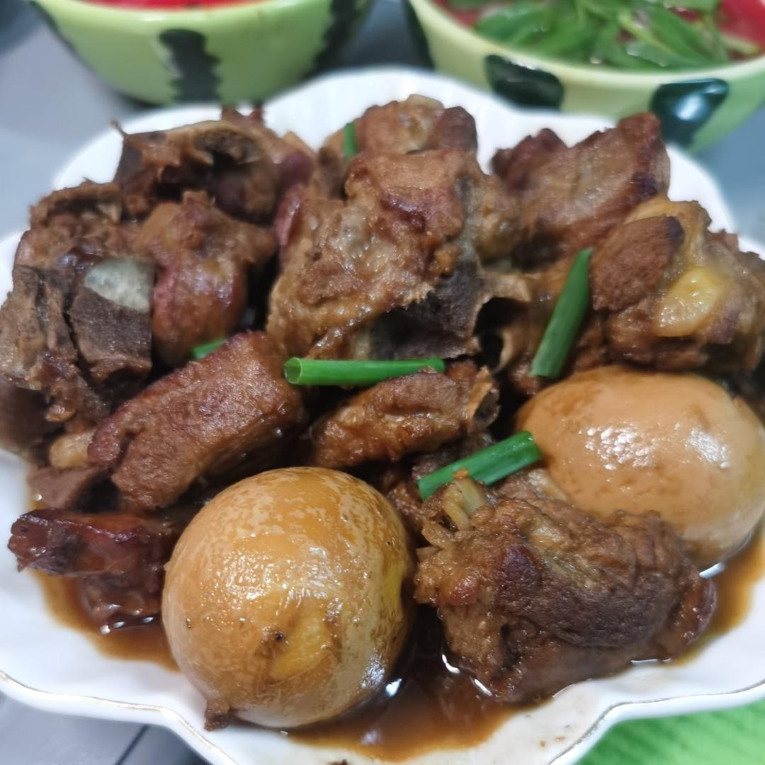 超下饭又简单红烧肋排卤蛋