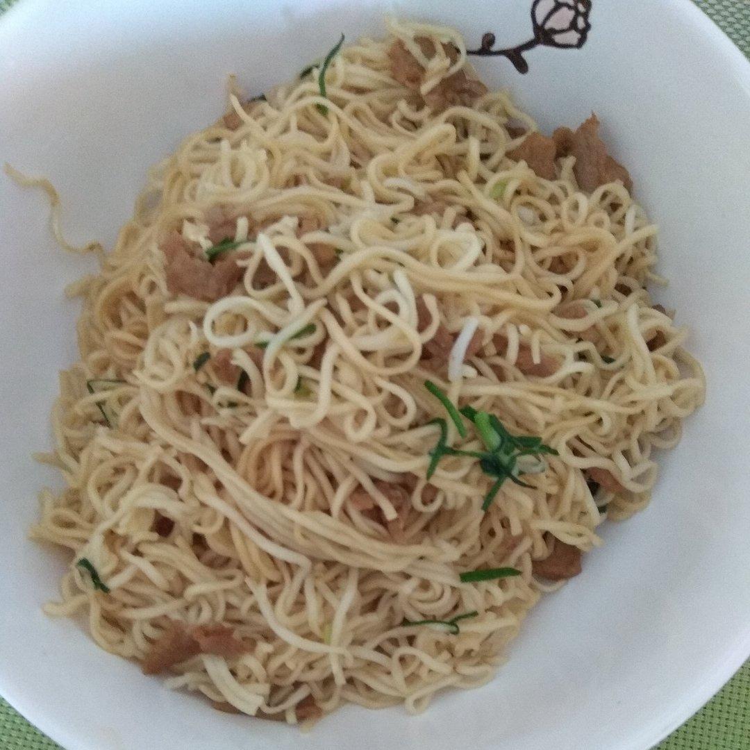 瘦肉葱炒面
