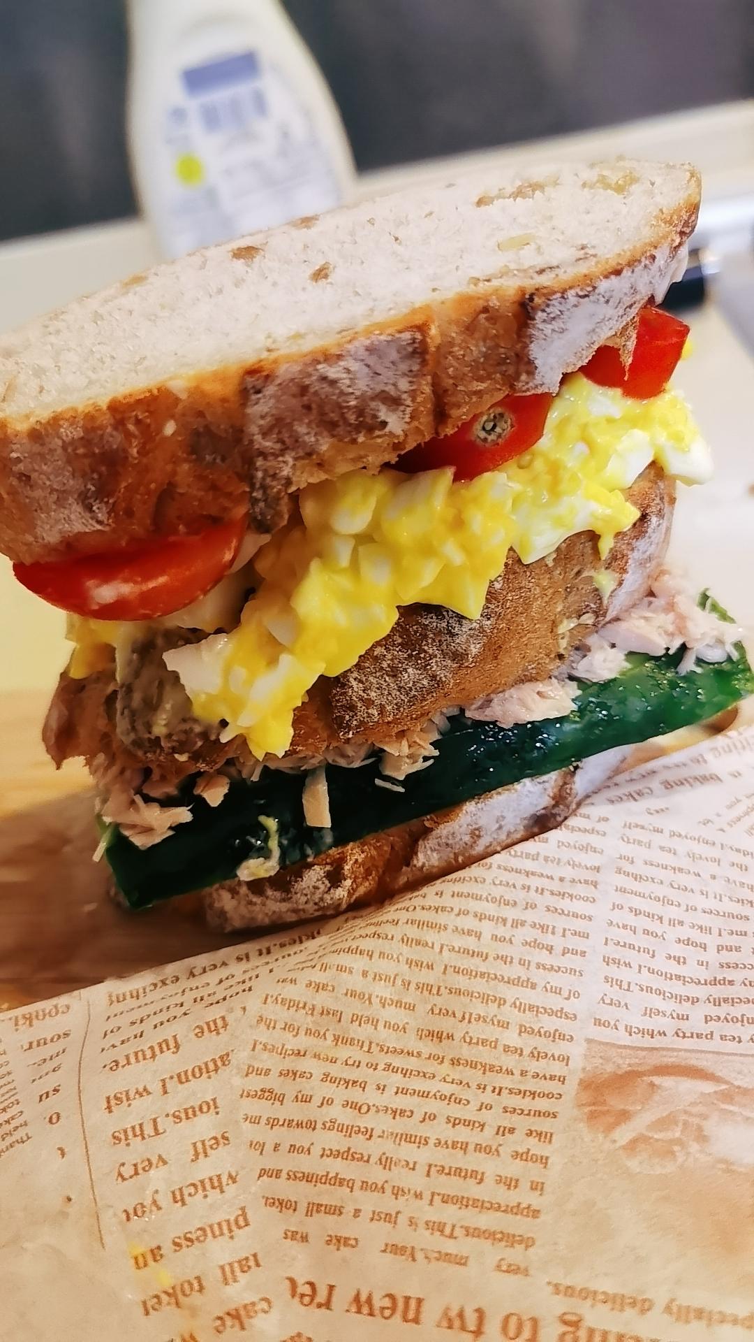 金枪鱼鸡蛋沙拉三明治