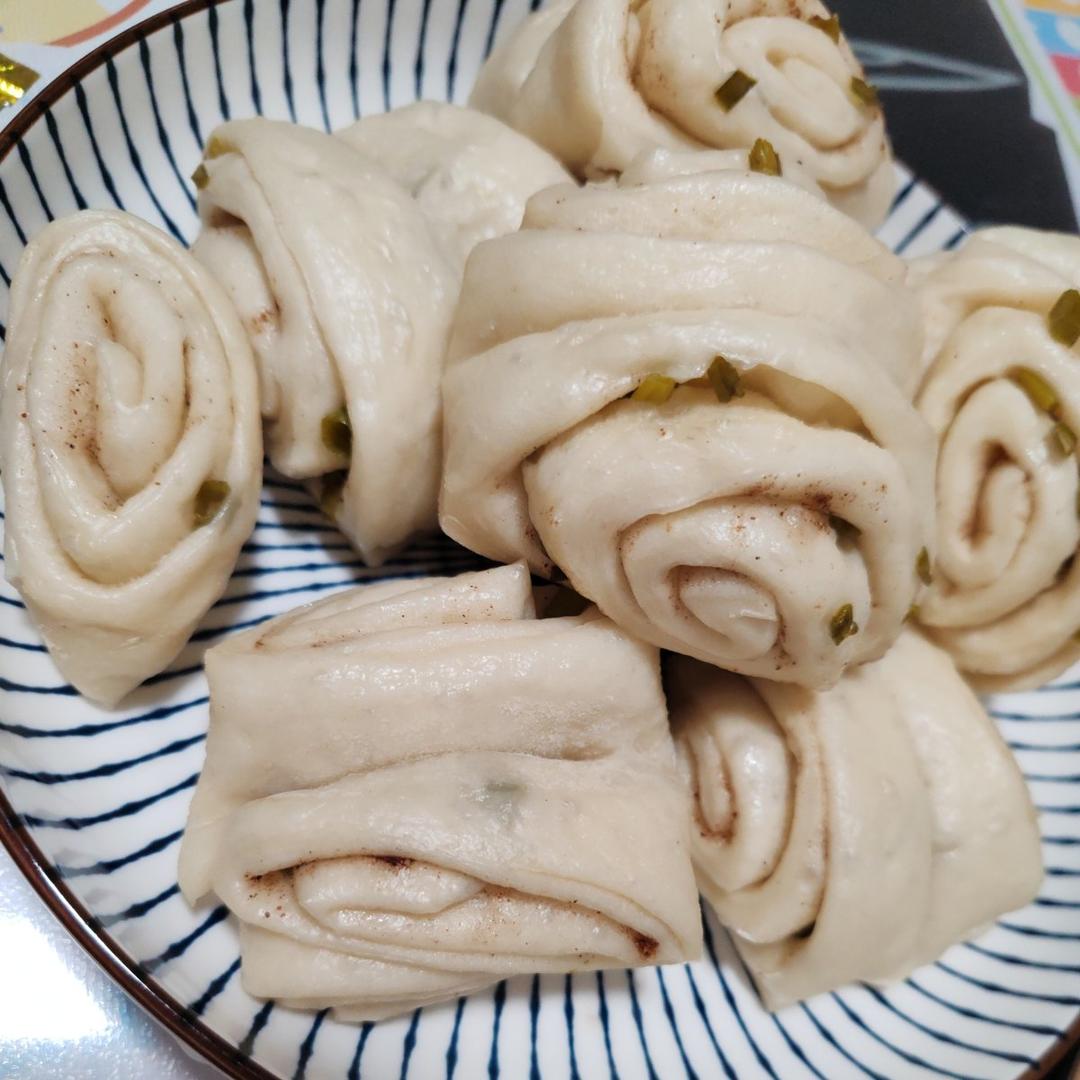 🌺椒盐葱香花卷🌺（操作简单，好吃又好看）