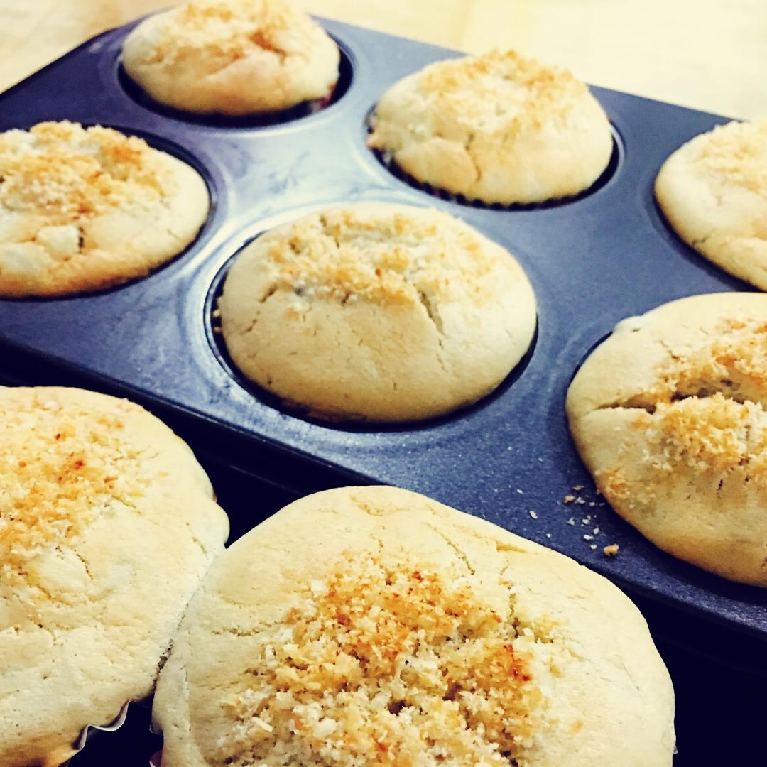 椰丝香蕉杯蛋糕