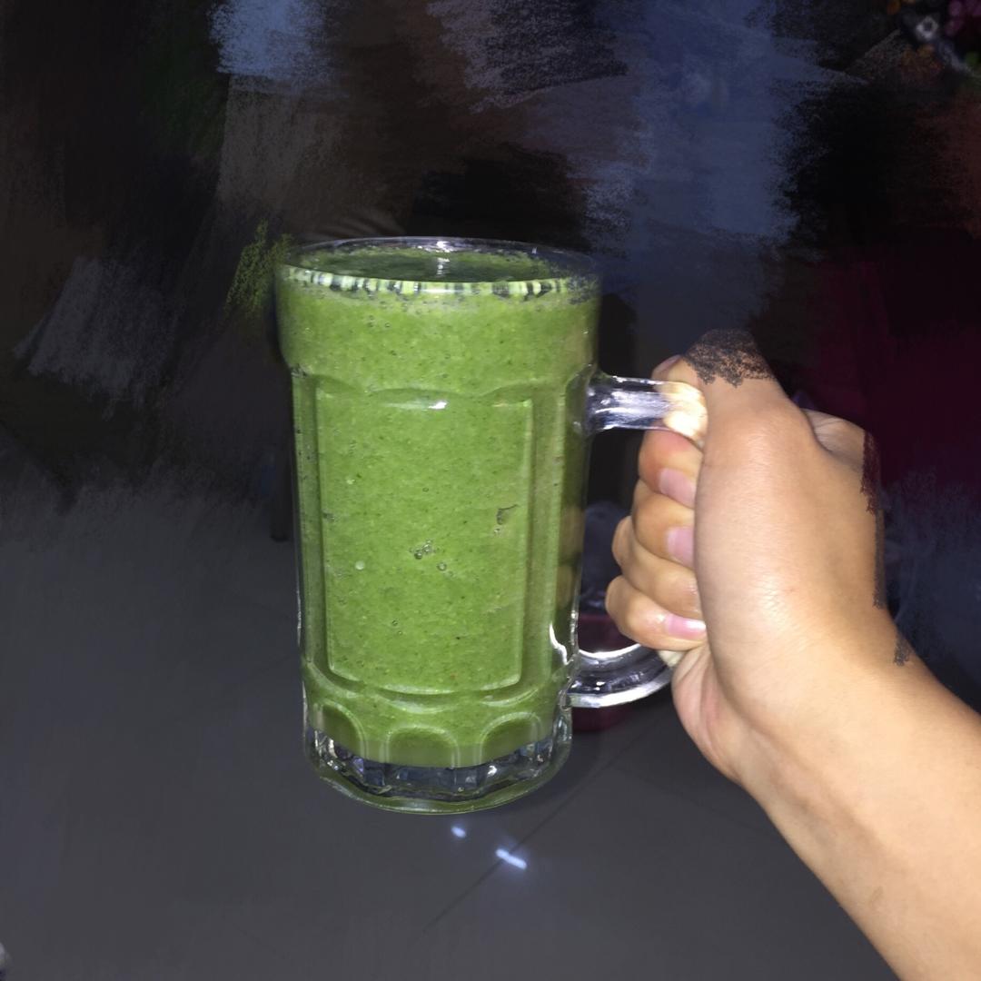 绿色维他命炸弹果蔬汁