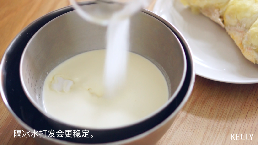 一口滿滿榴蓮肉的榴蓮多多奶油卷+不失敗的O型卷卷法/蛋糕篇6：「厚卷」的做法 步驟2