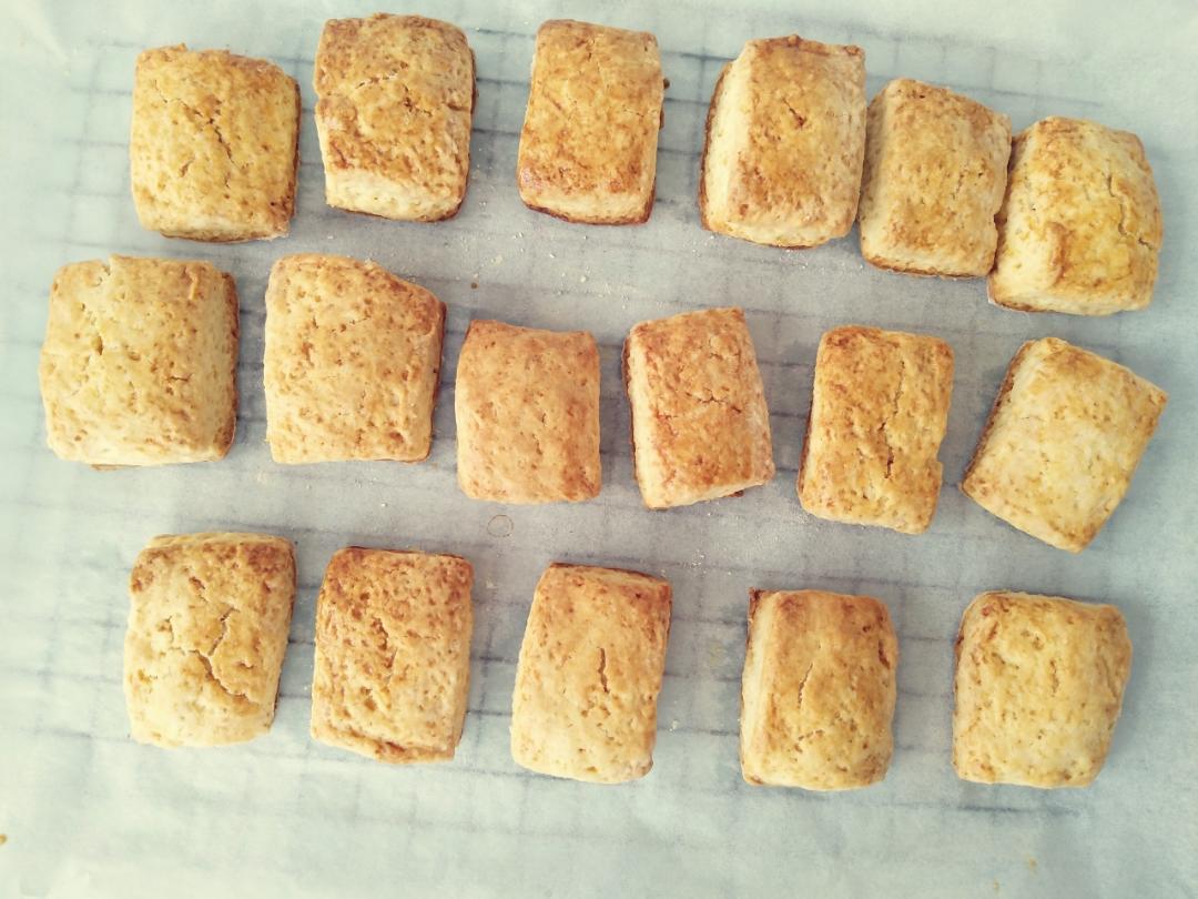 【视频】3分钟 奶油司康Scone(可能是世界上最快手的司康) 消耗淡奶油～