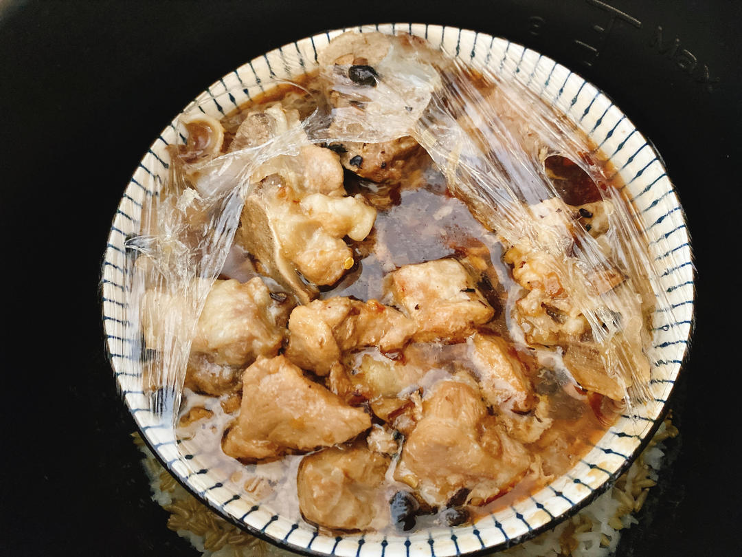 一口下去骨肉分离的豉汁蒸排骨（简单三步骤）