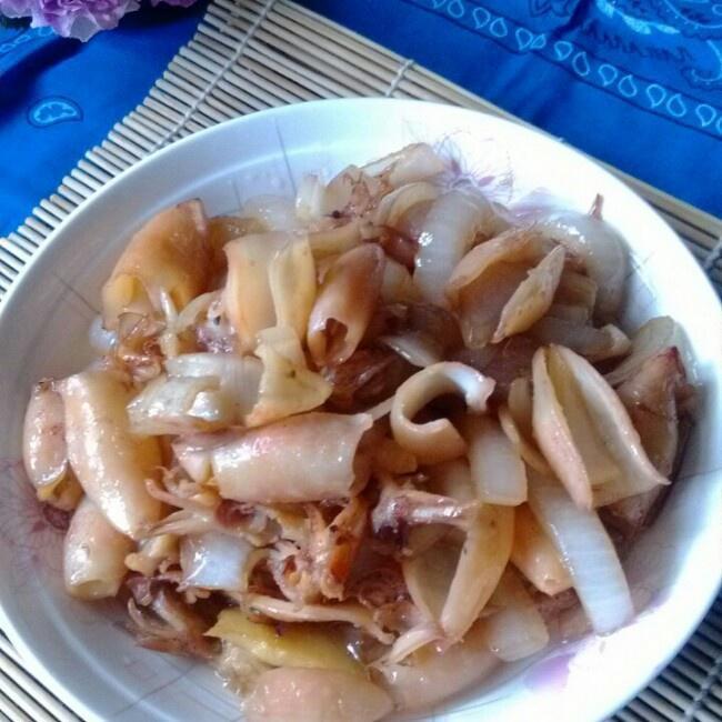 洋葱炒目鱼仔