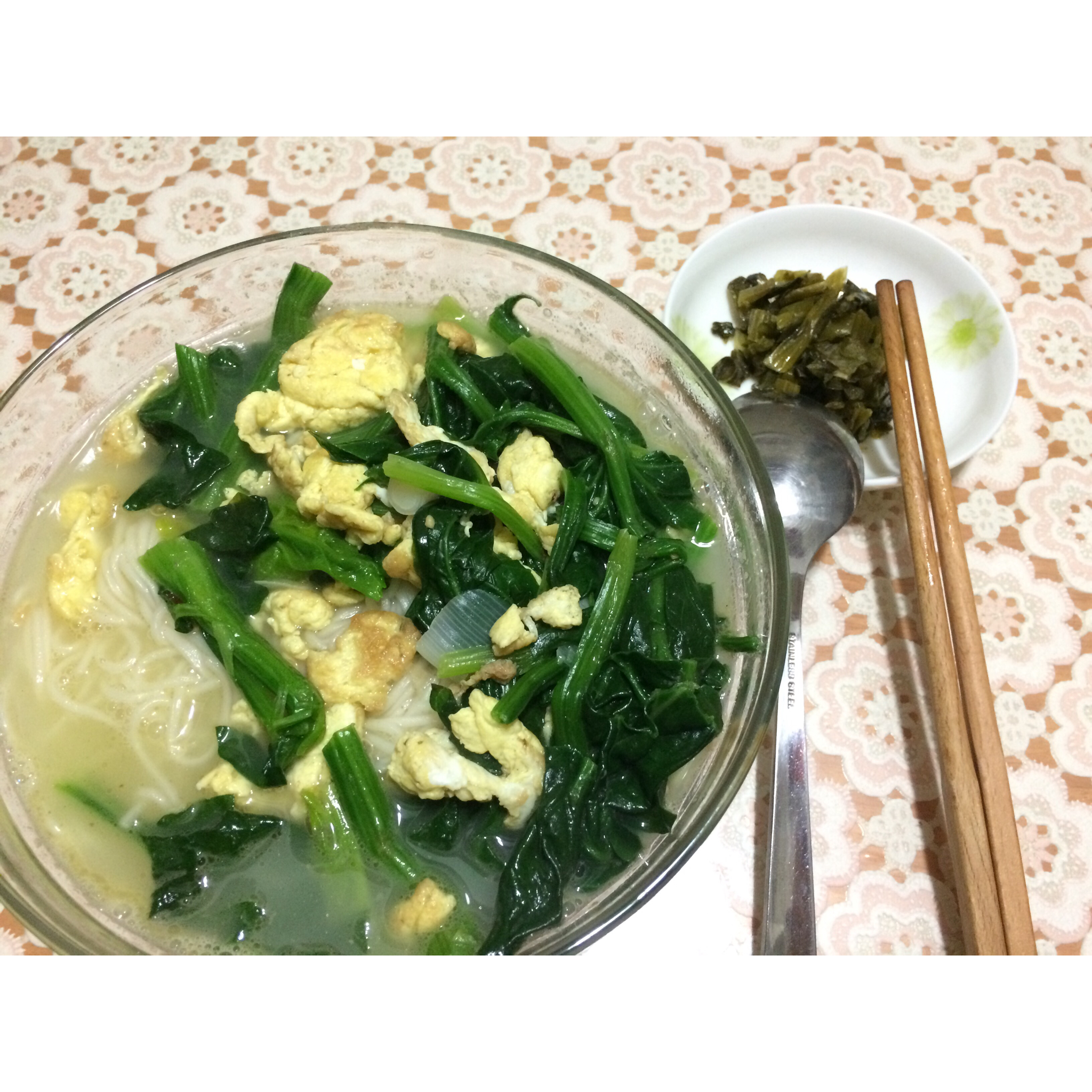 菠菜鸡蛋面