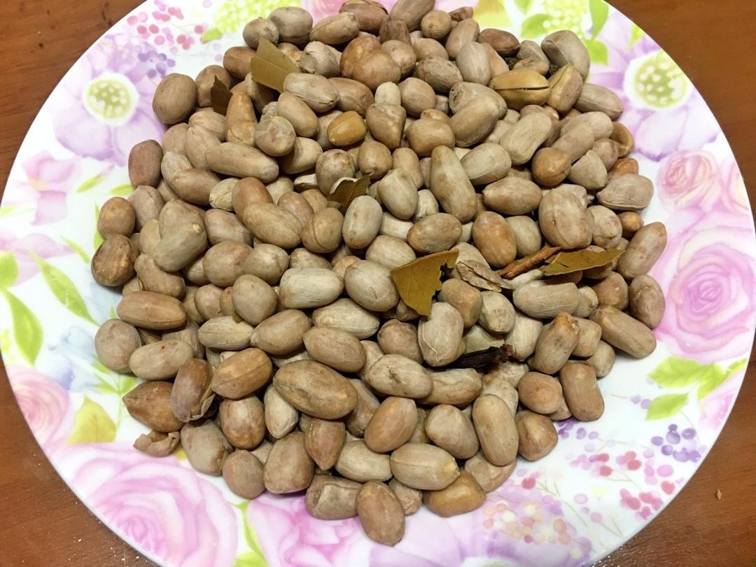 厨师长教你：“懒人花生米”的家常做法，香脆可口好吃得停不下来