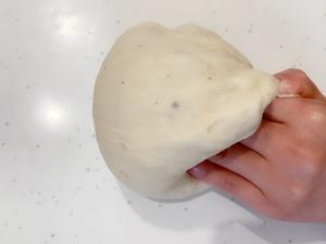【无需手套膜.一次发酵】简单.快速.美味一体的软肥肥小面包（详细手揉教程）的做法 步骤4