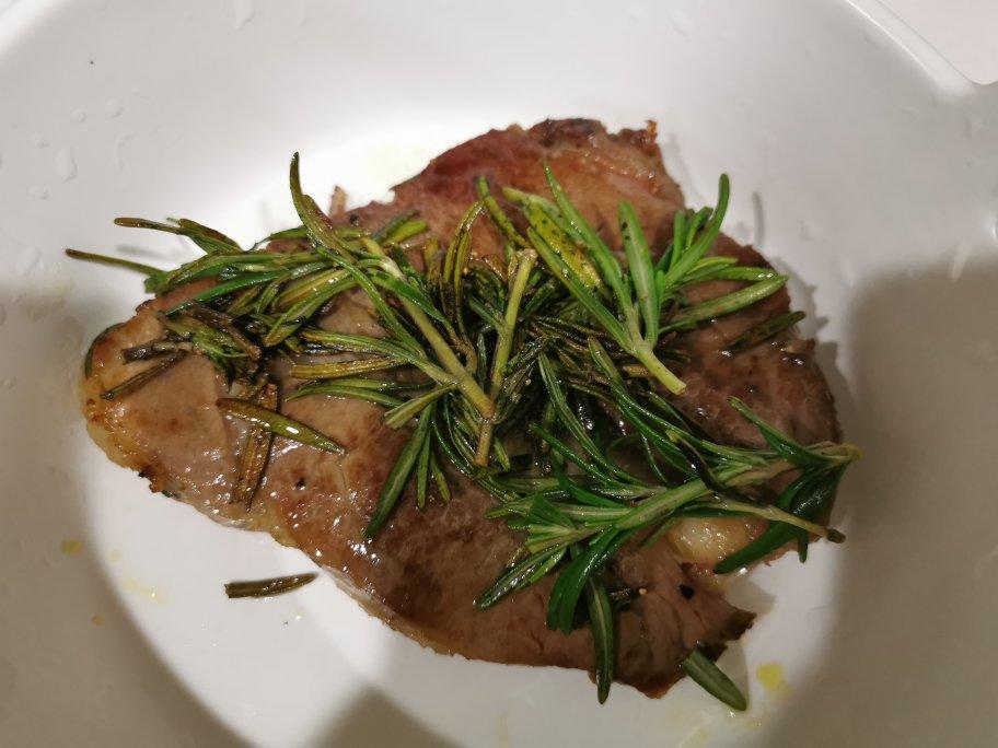 迷迭香蔬菜烤牛肉