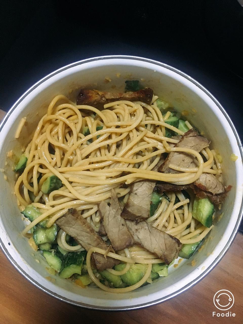 麻酱拌黄瓜板凉面
