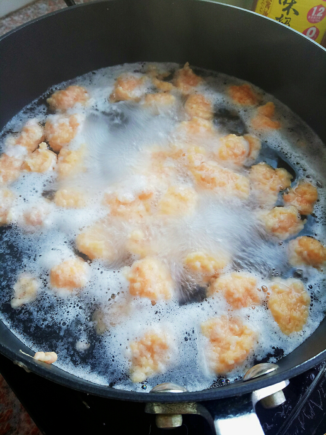 虾丸（肉丸）萝卜汤的做法 步骤3