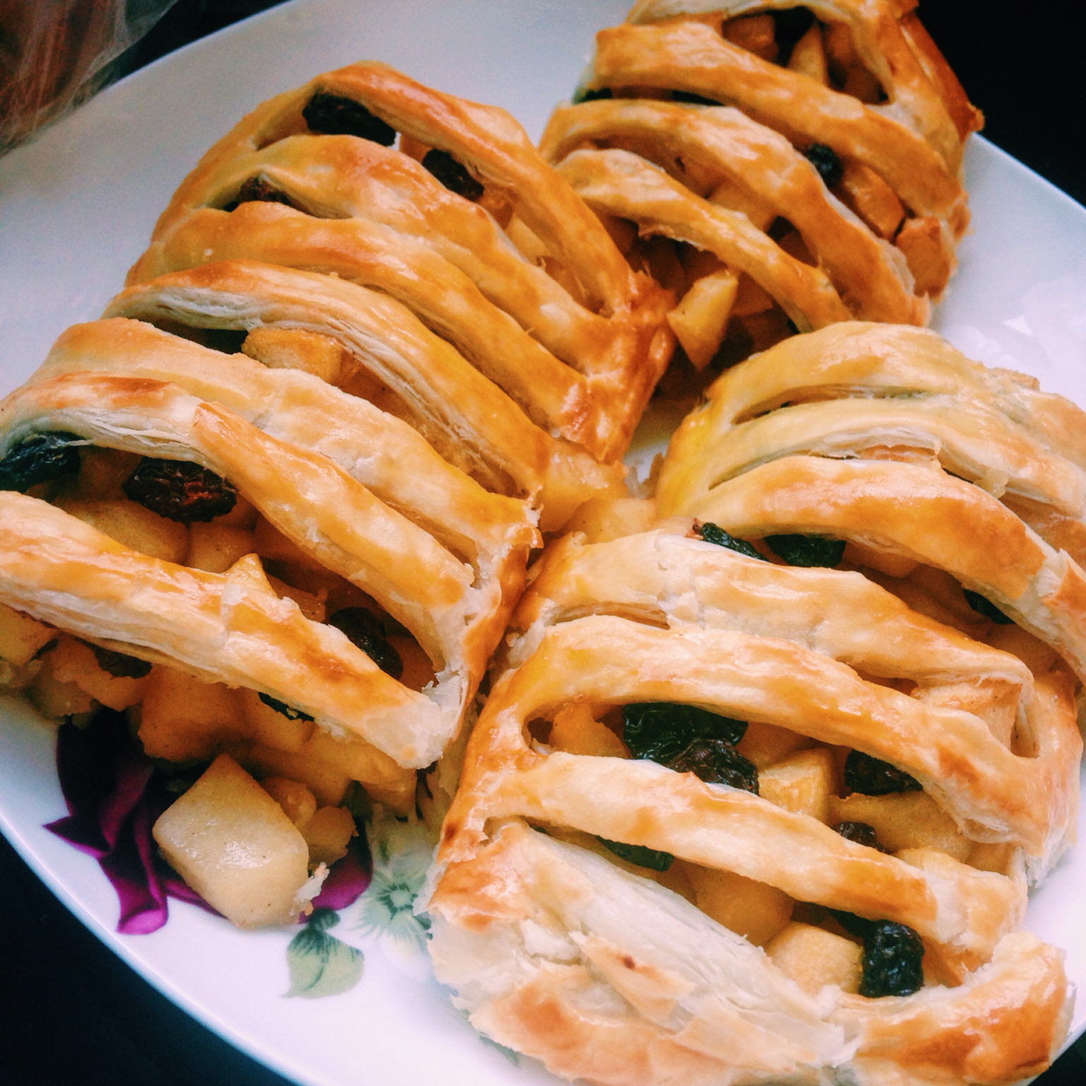 柯紫唱片机做的百叶窗派jalousies(飞饼皮苹果馅)