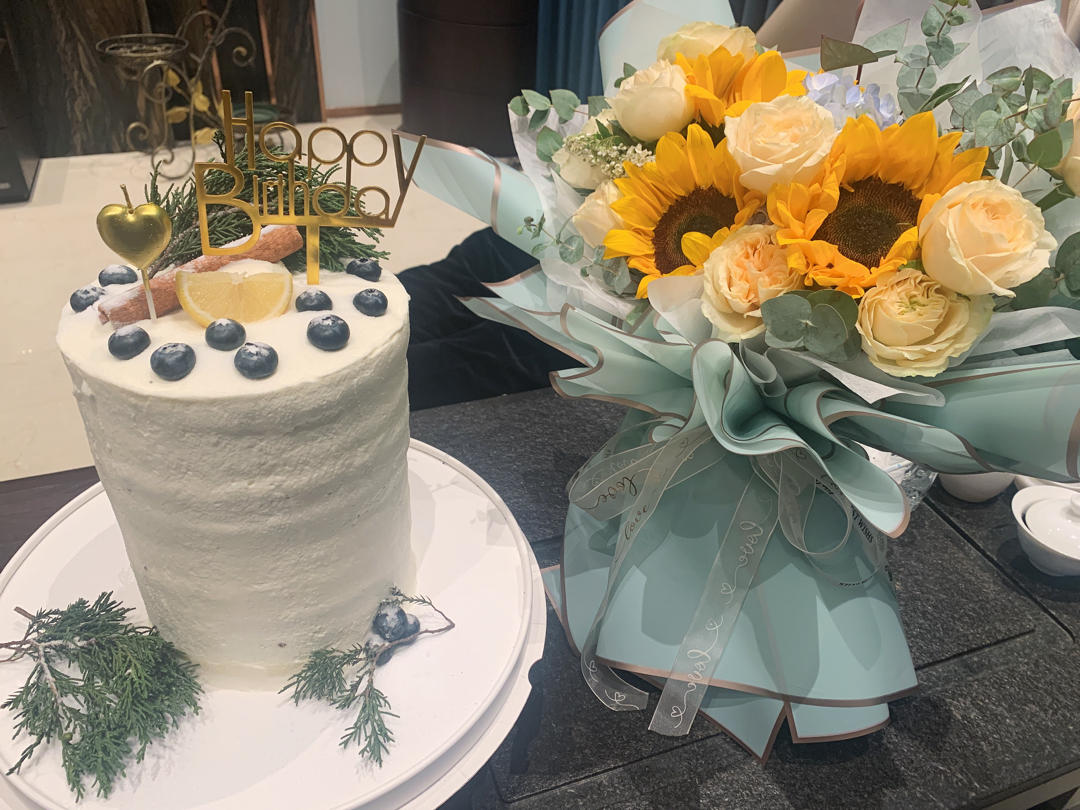 双层加高巧克力花朵奶油(面包)蛋糕