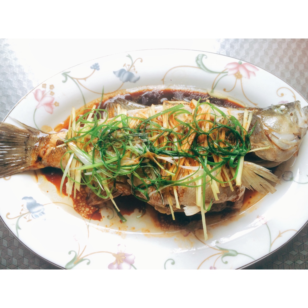 豉油清蒸鱼 清蒸鲈鱼