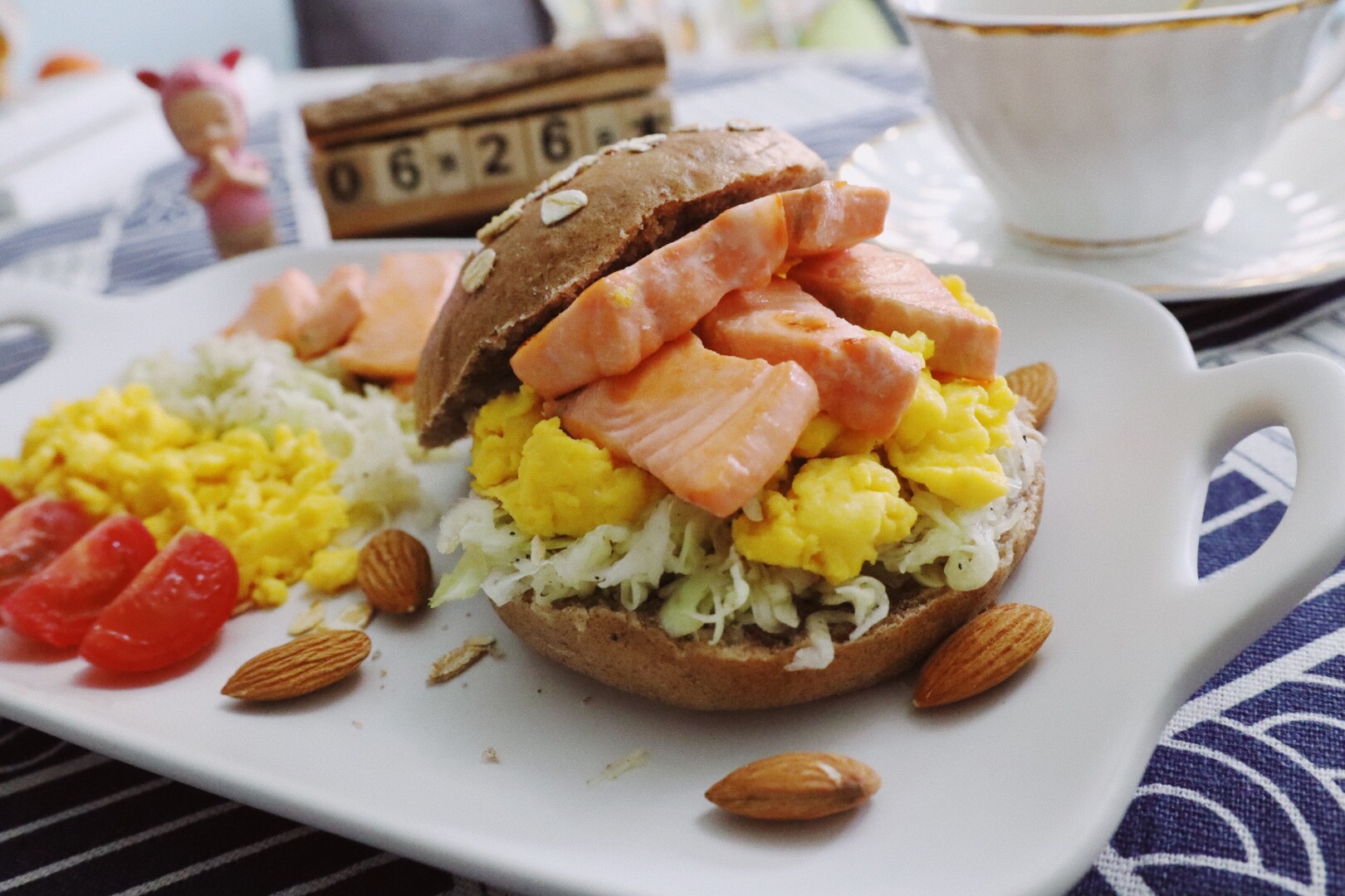 超可爱的减脂早餐：三文鱼鸡蛋贝果三明治🥯