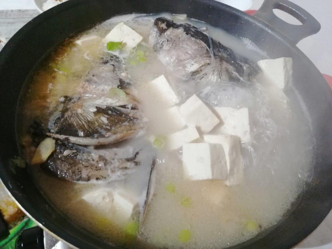 鱼头豆腐汤