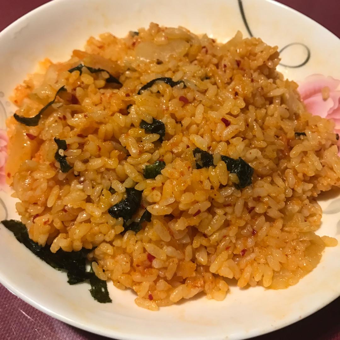 5分钟韩式泡菜炒饭做法