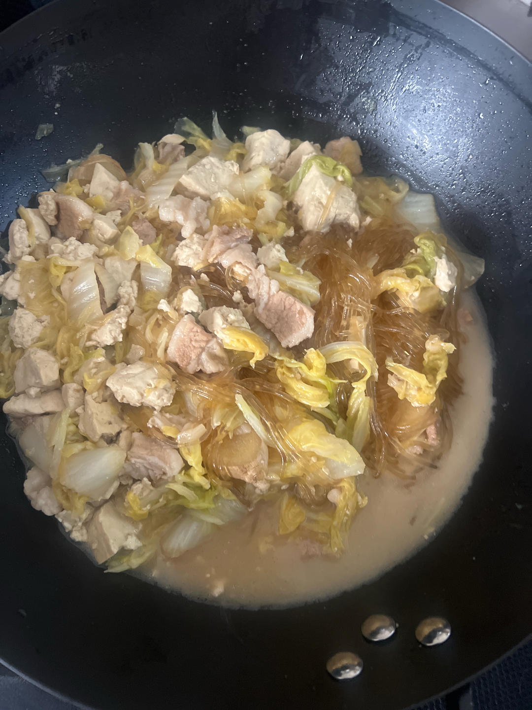 五花肉豆腐炖白菜