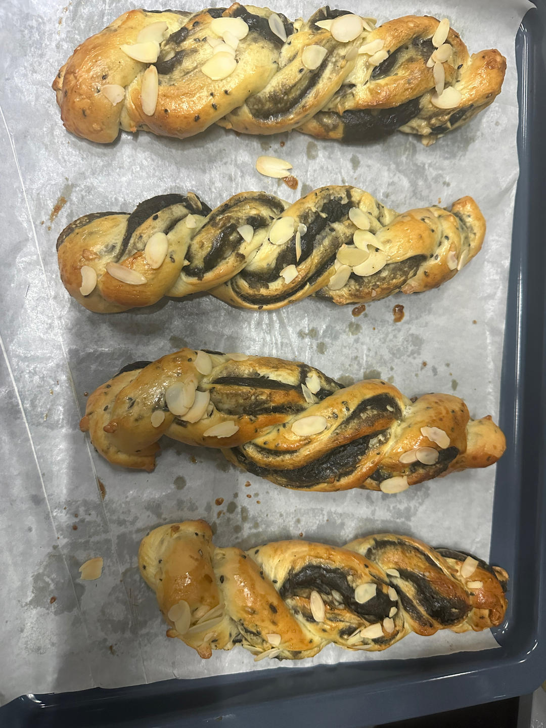 秋天必须安排上健康的红枣黑芝麻面包吖