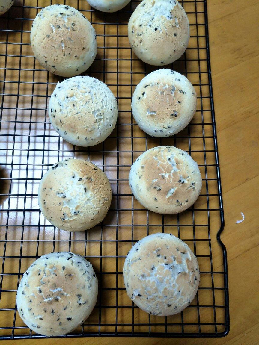 乐乐_8c5u做的恐龙蛋面包--也叫麻薯面包