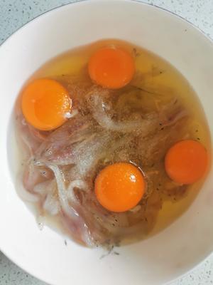 面条鱼炒鸡蛋的做法 步骤4