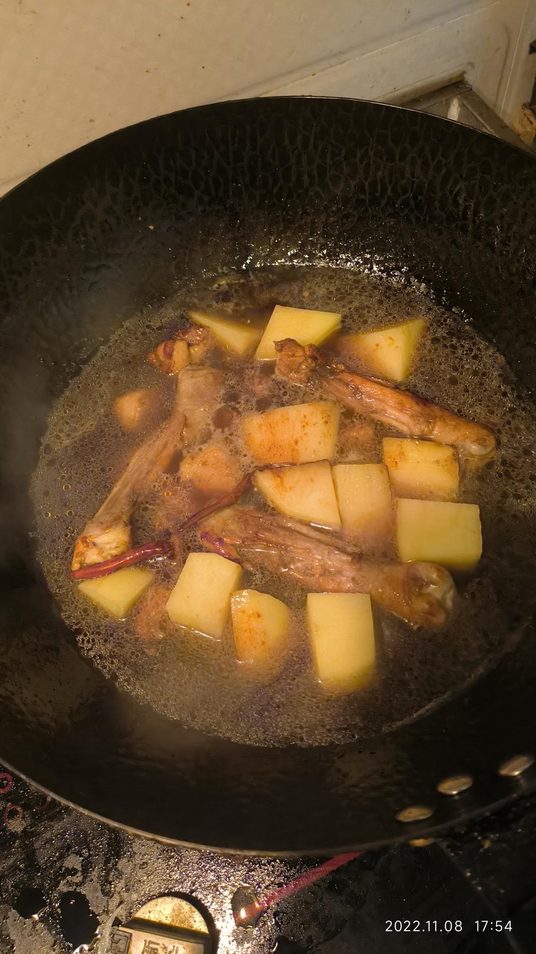 鸡腿炖土豆 上桌秒空盘 汤都喝干了！