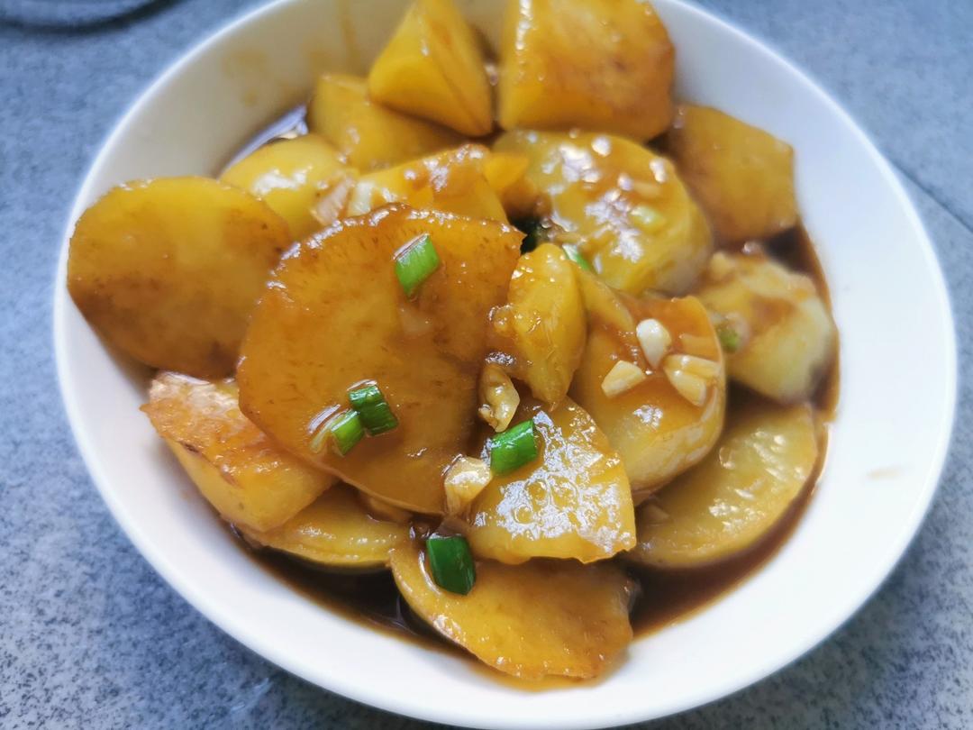 🔥巨下饭，软糯入味！比肉还好吃的红烧土豆