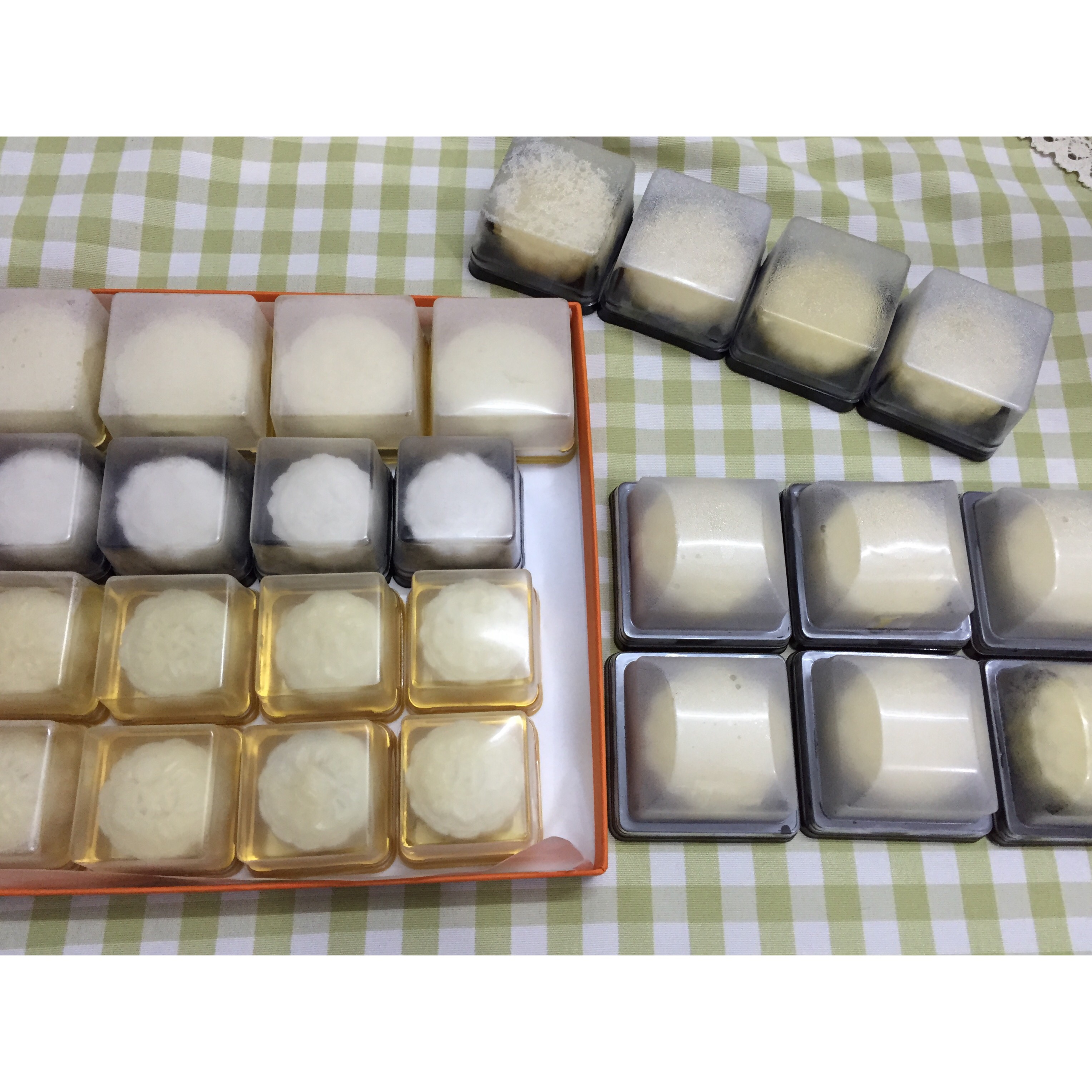 芒果芝士冰皮月饼