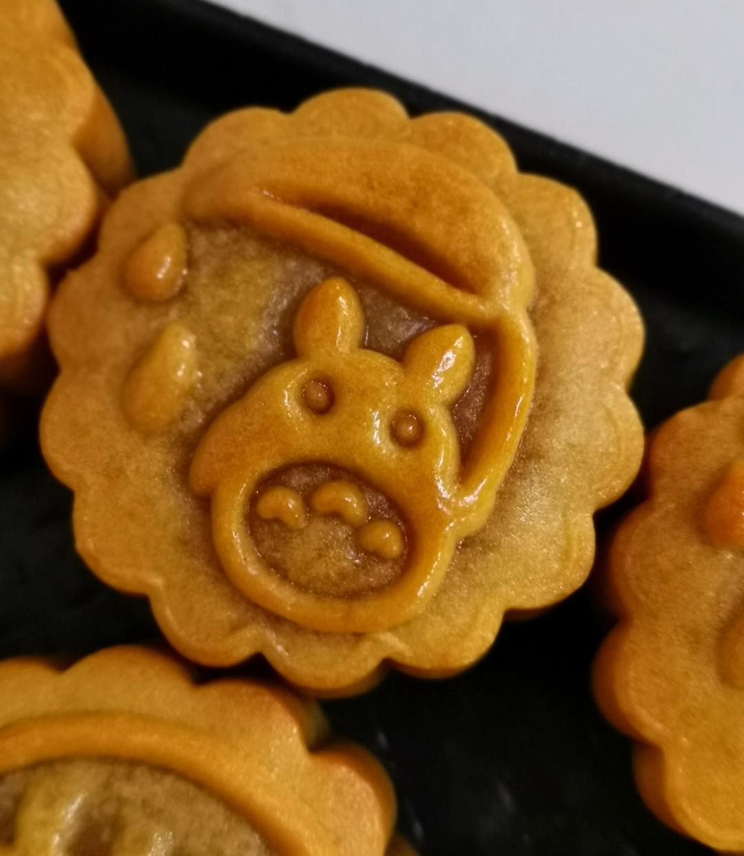 黑芝麻蛋黄月饼