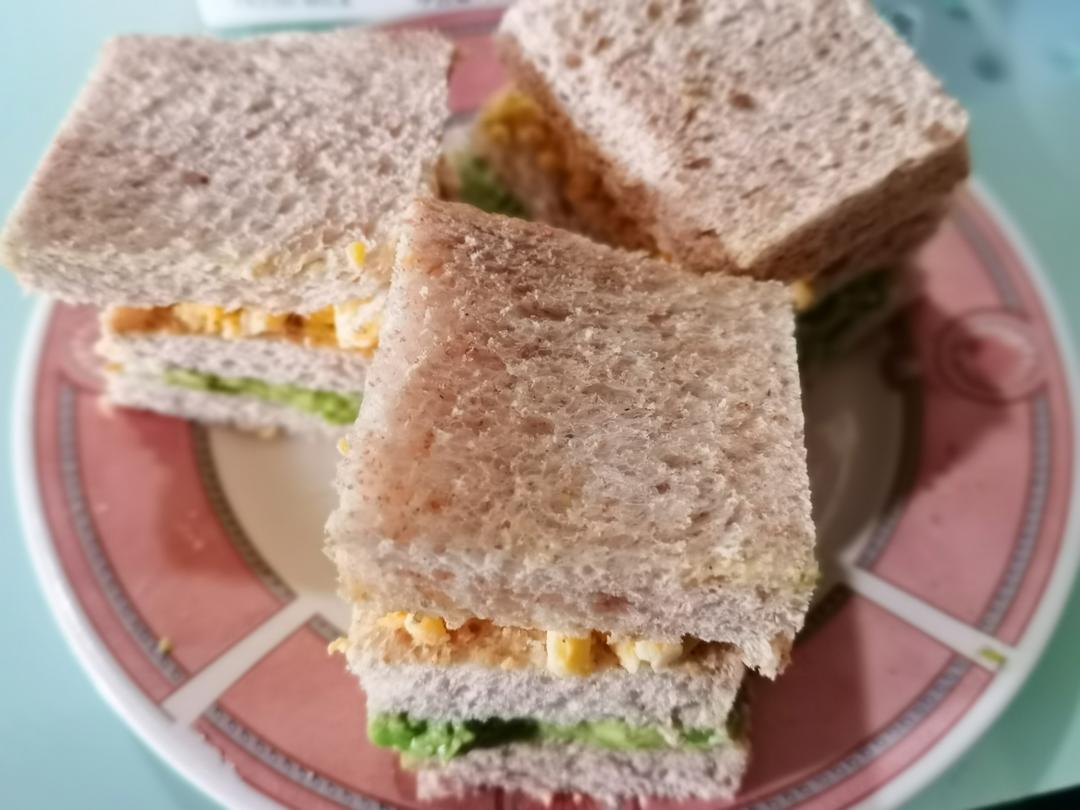 牛油果鸡蛋三明治🥑